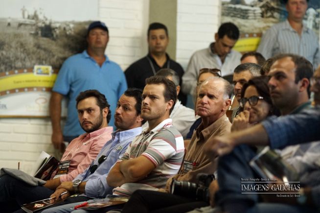 Angus de Outono, as palestras foram prestigiadas por mais de 170 participantes