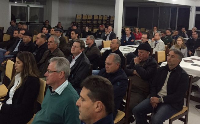Encontro em Pato Branco reuniu mais de 90 produtores da região para esclarecer dúvidas e debater política de bonificação