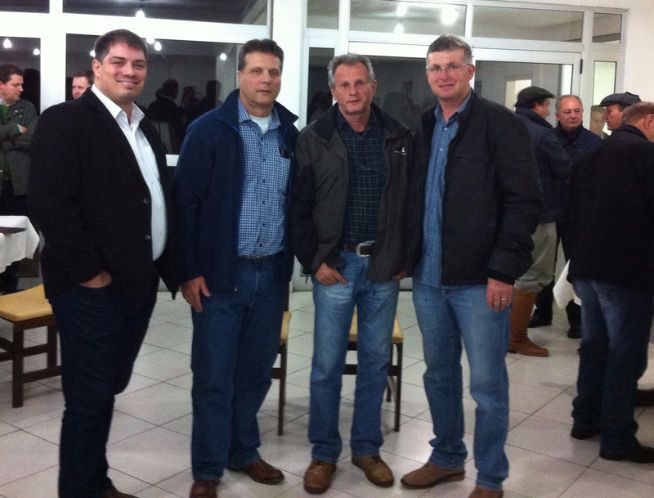 Encontro em Pato Branco reuniu mais de 90 produtores da região para esclarecer dúvidas e debater política de bonificação